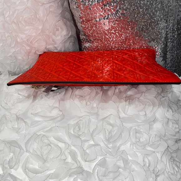 Henri bendel clutch - Picture 9 of 11